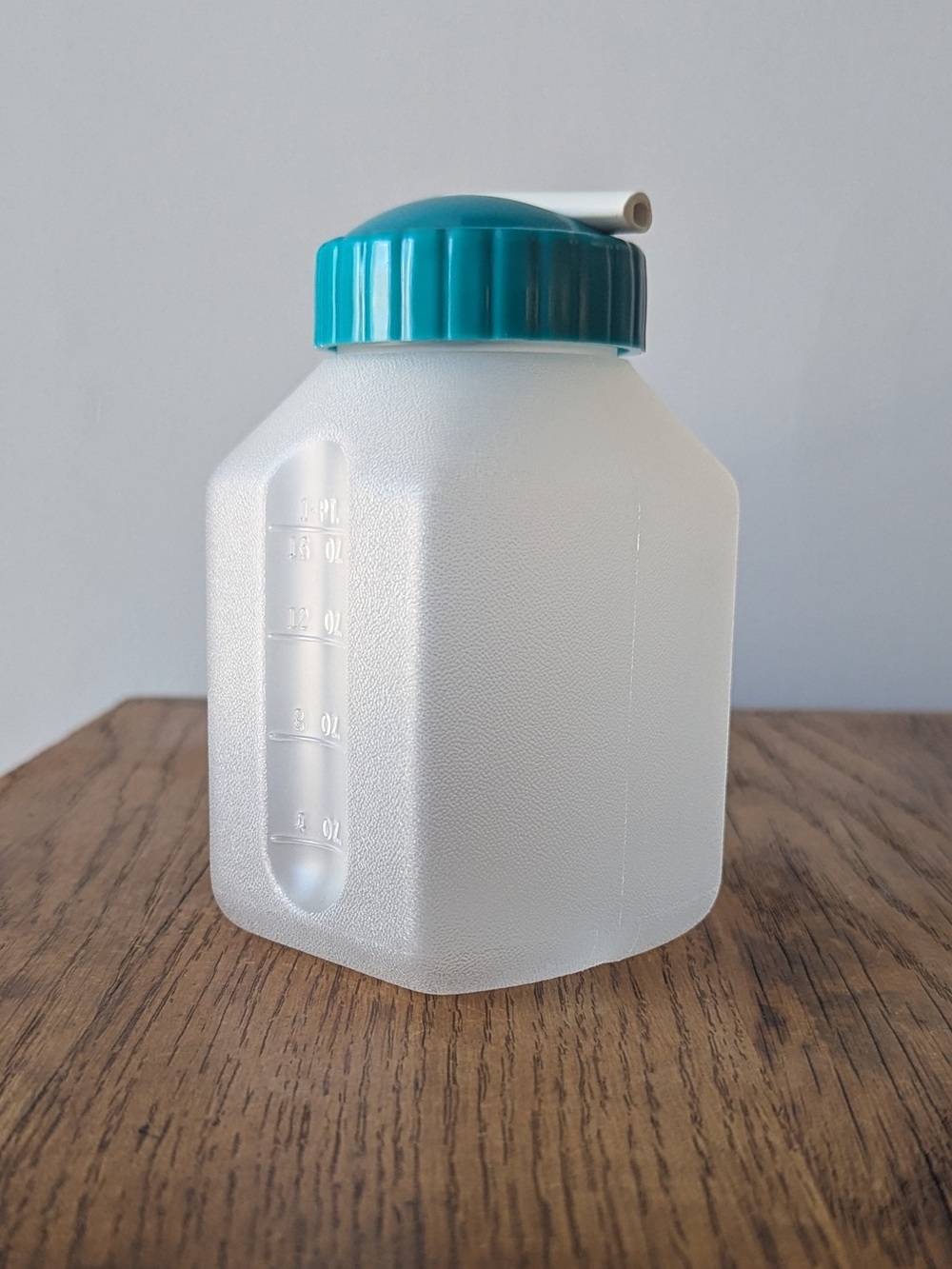 Rubbermaid Sipp 'n Sport 1 Pint Beverage Drink Bottle Save Container - Teal